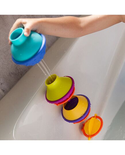 Fat Brain Toys - DripDrip - Παιχνίδι για το μπάνιο - Παιδί παίζει με το DripDrip σε μπανιέρα - 1