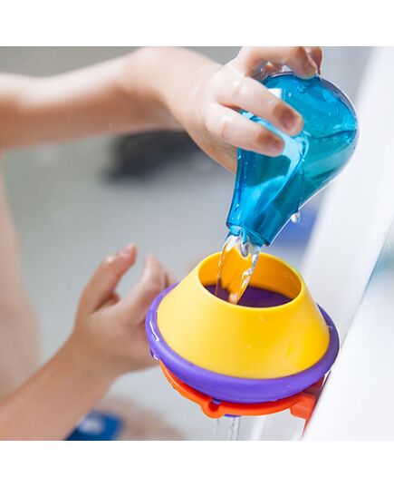 Fat Brain Toys - DripDrip - Παιχνίδι για το μπάνιο - Παιδί παίζει με το DripDrip σε μπανιέρα - 3