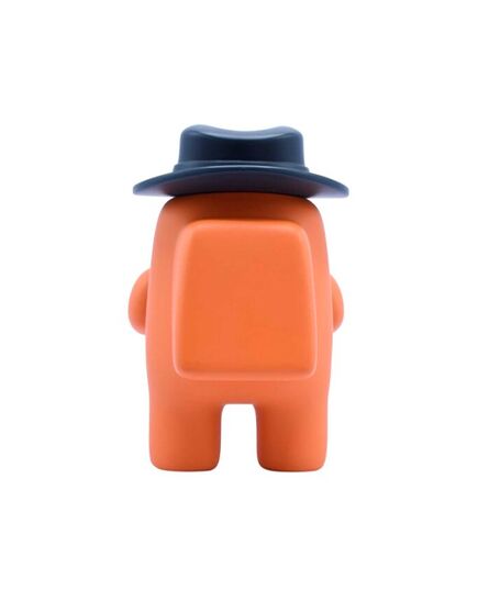 Συλλεκτική φιγούρα Among Us Orange Fedora σε λευκό φόντο και πίσω λήψη.