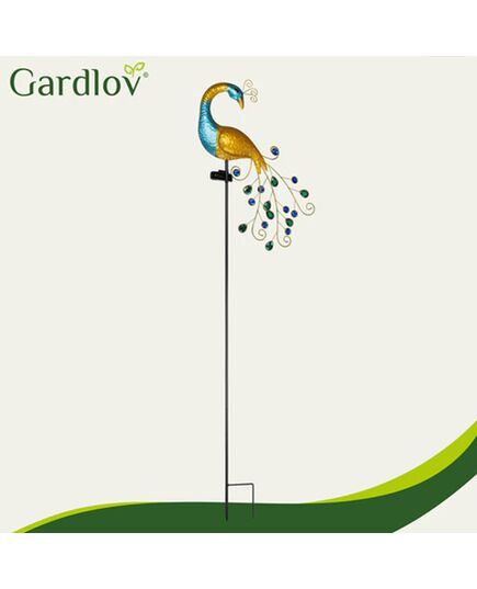 Ηλιακό φωτιστικό σε σχήμα παγωνιού της Gardlov - Μακρινό πλάνο.