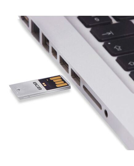 8GB USB Memory stick σε Laptop