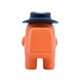 Συλλεκτική φιγούρα Among Us Orange Fedora σε λευκό φόντο και πίσω λήψη.